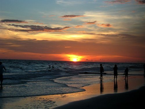 Schooner Hotel Сант Пит Бич Экстерьер фото